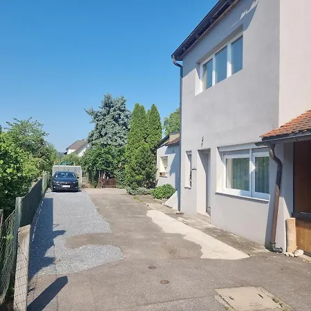 Дом отдыха Haus Mit Garten Und Parkplaetzen Грац