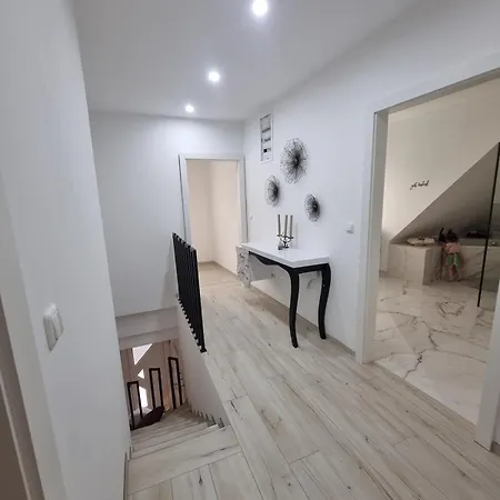 Haus Mit Garten Und Parkplaetzen Tatil Evi
