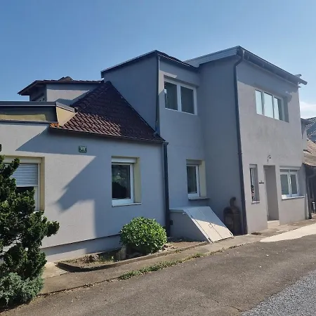Haus Mit Garten Und Parkplaetzen Сasa de vacaciones *