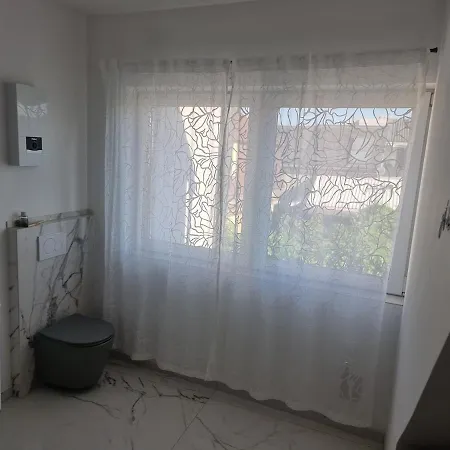 Haus Mit Garten Und Parkplaetzen * Грац