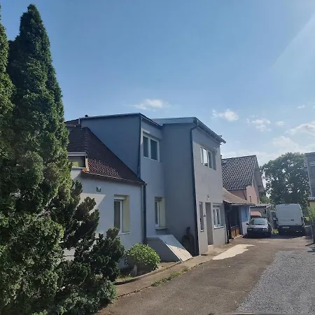 Haus Mit Garten Und Parkplaetzen Tatil Evi Graz