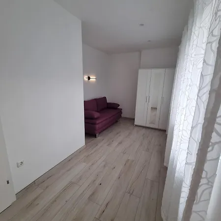 Haus Mit Garten Und Parkplaetzen Holiday home
